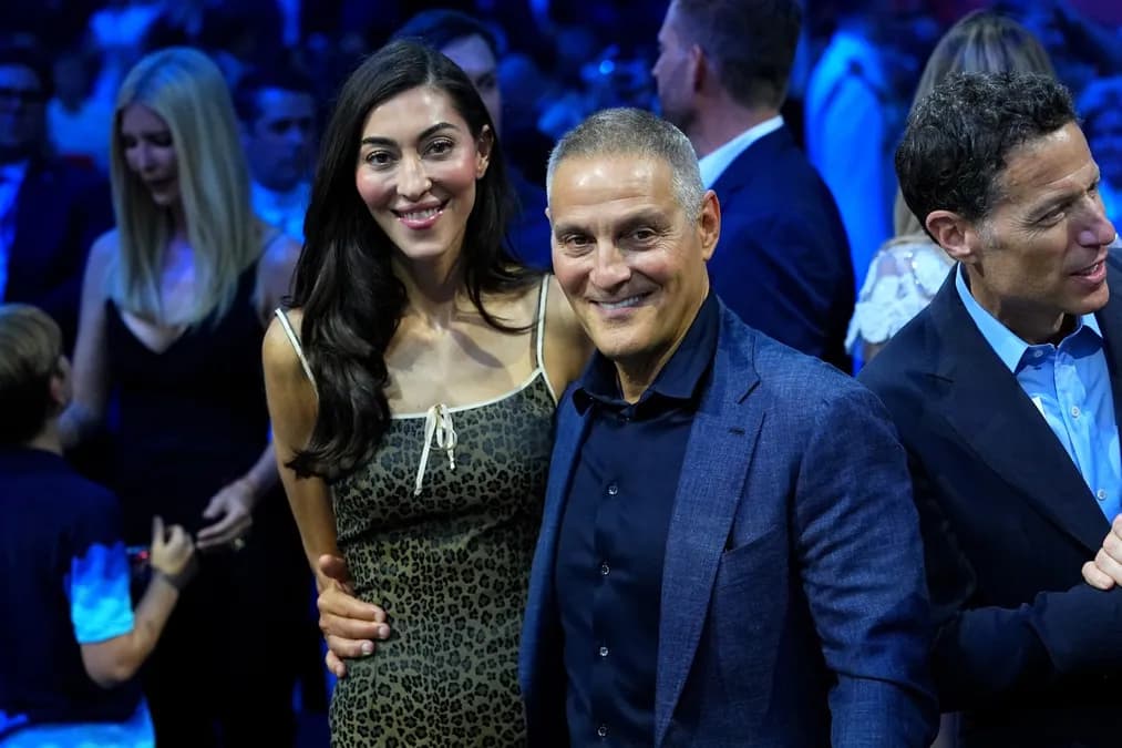 Ari Emanuel défend le rapprochement Paramount-Warners : "Laissez les créatifs s'arracher la tête"