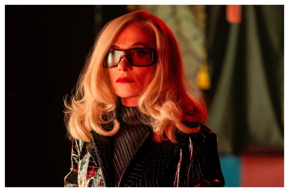 Isabelle Huppert dévoile son nouveau rôle de gangster dans le thriller "Lineage"