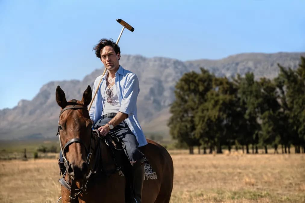 David Tennant, Alex Hassell et Aidan Turner annoncent le retour de Rivals en novembre sur Hulu