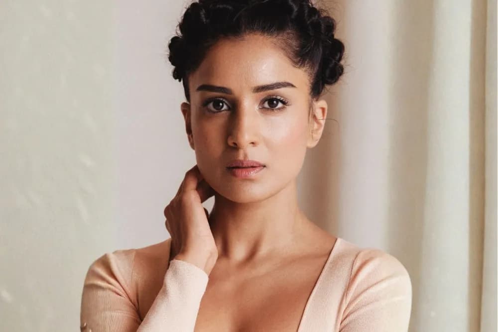 Rohena Gera revient avec le film franco‑indien Stay, starring Pallavi Sharda – tout ce qu’on sait