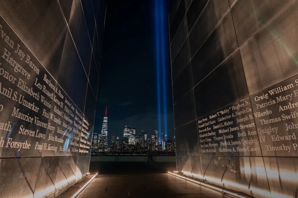 David Angel, co-créateur de Frasier, parmi les victimes de 9/11 : l’impact sur Hollywood