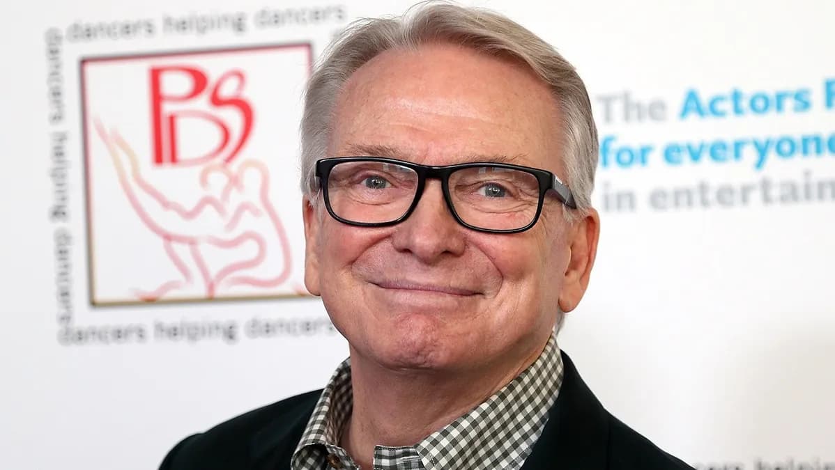 Bob Mackie, le légendaire créateur de costumes pour Cher et Carol Burnett, décède à 87 ans