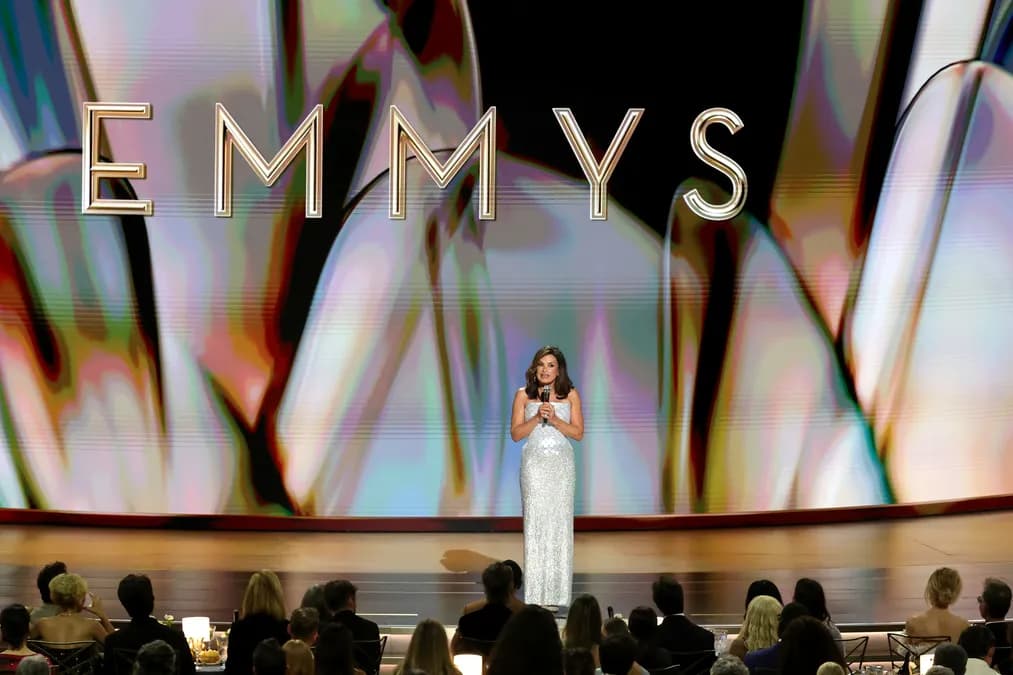 Mariska Hargitay critique les sketches des Emmy Awards et la cameo de Taylor Swift
