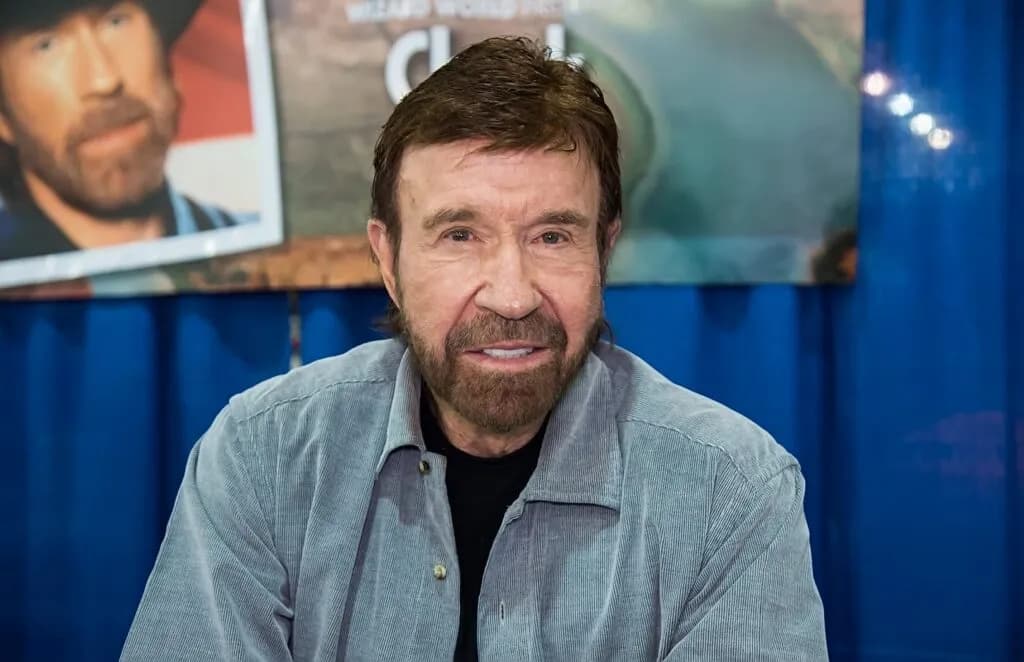 Chuck Norris absent des Emmys : l'ancienne co‑star scandalisée par une omission tragique