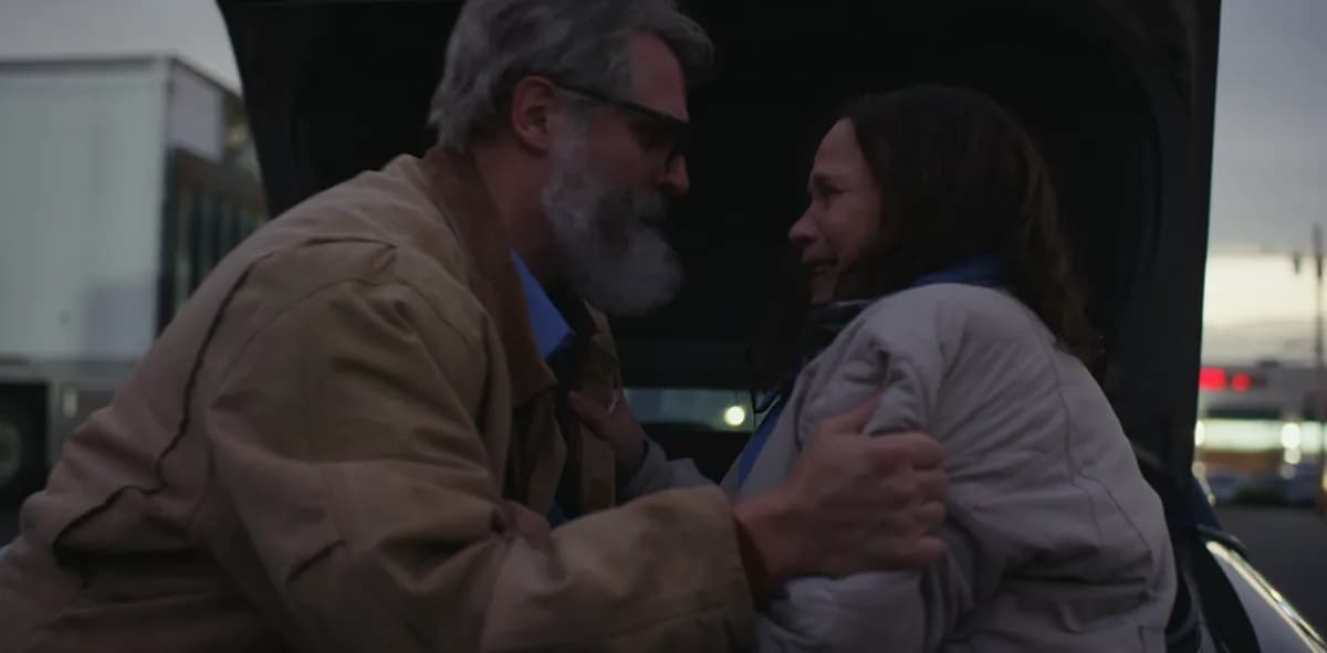 Courteney Cox transforme l'affaire du pizza bomber en farce avec « Evil Genius »