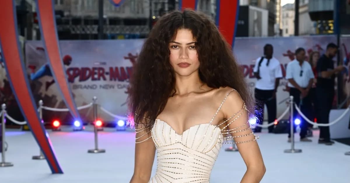 Zendaya brille aux Emmy Awards 2026 : un look qui fait vibrer le tapis rouge