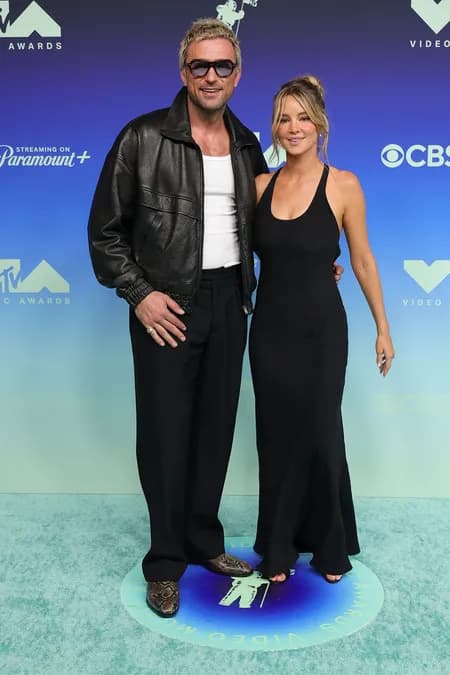 Brandon Sklenar dévoile sa transformation blonde au MTV Video Music Awards